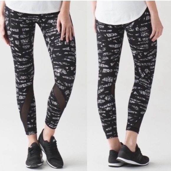 Lululemon Inspire Tight black/white with front zippered pockets and mesh sz 10 - Picture 2 of 11